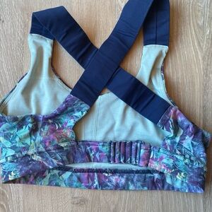 Lulu lemon blue ocean pattern criss cross sports bra